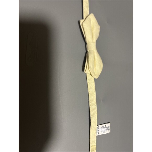 Janie and Jack Very Lite Yellow Or Cream Color  Bow Tie Size 2-5 Closure - Picture 2 of 7